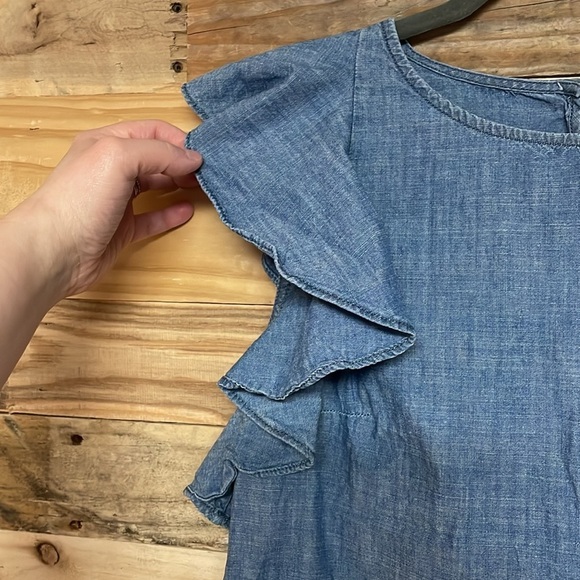 J.Crew Size 00 Medium Wash Denim Ruffled Sleeveless Feminine Girlie Blouse - Picture 3 of 7